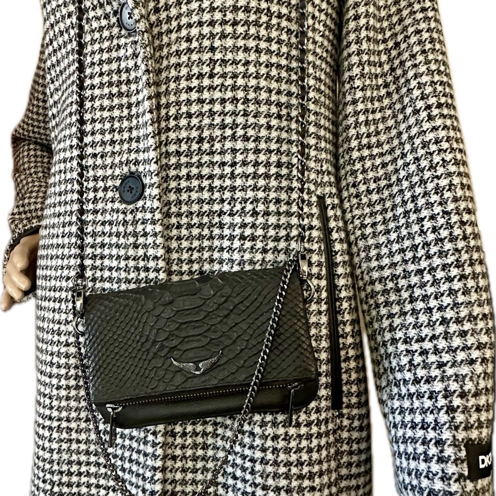 Zadig&Voltaire black clutch with chain straps.